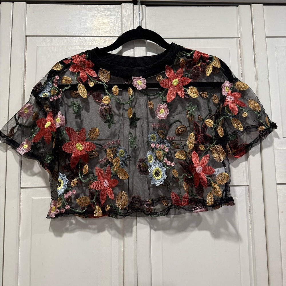 Sheer cropped embroidered top size small new‎ in package